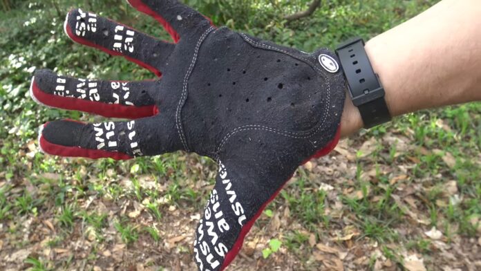 How to Choose the Right Mountain Bike Glove __ A Buyer's Guide